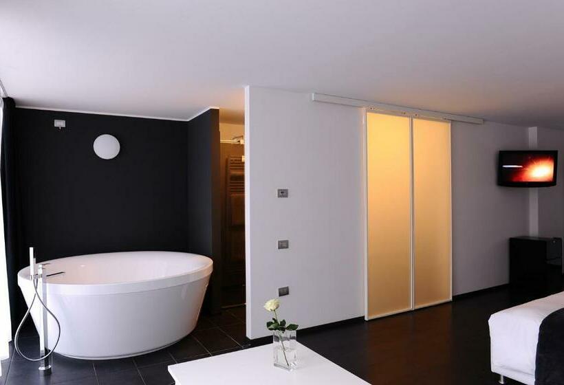 غرفة عائلية, Muu Village