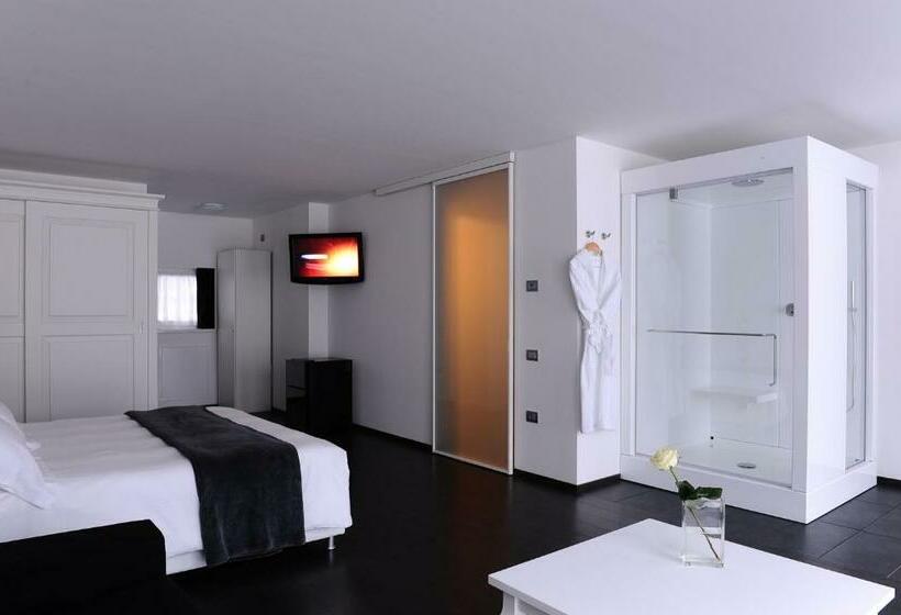 غرفة عائلية, Muu Village