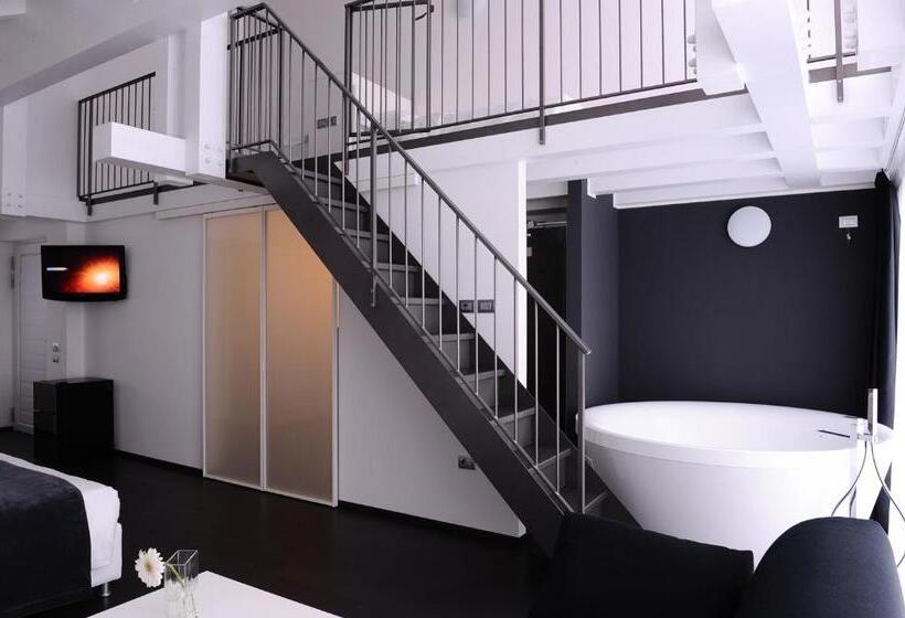 غرفة عائلية, Muu Village