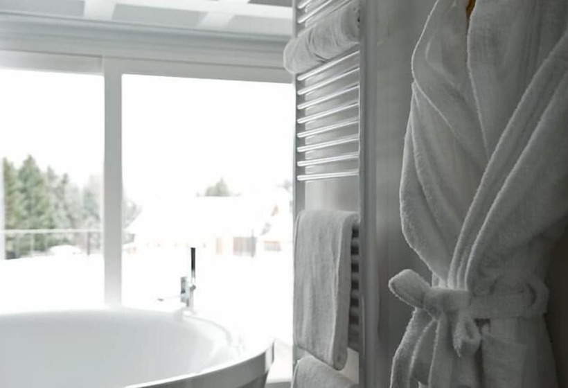 غرفة عائلية, Muu Village