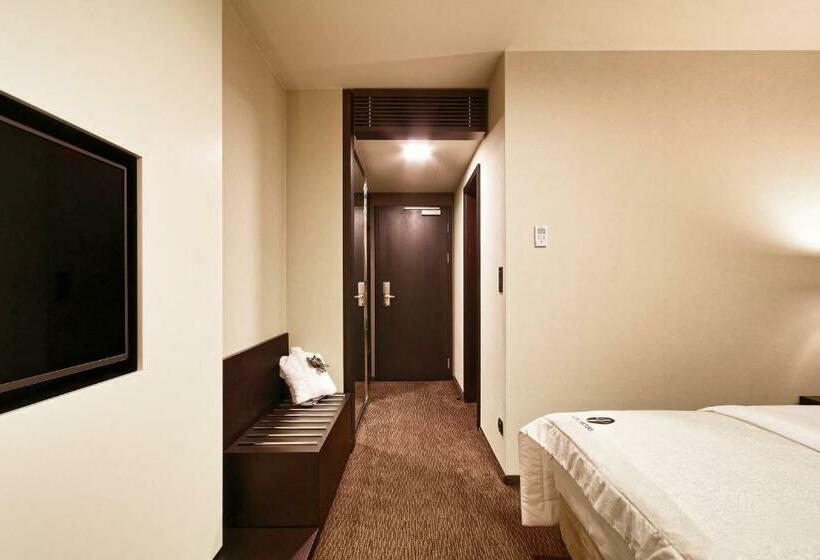 חדר סופריור, Victory