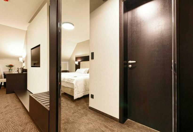 חדר סופריור, Victory