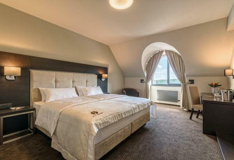 חדר סופריור, Victory