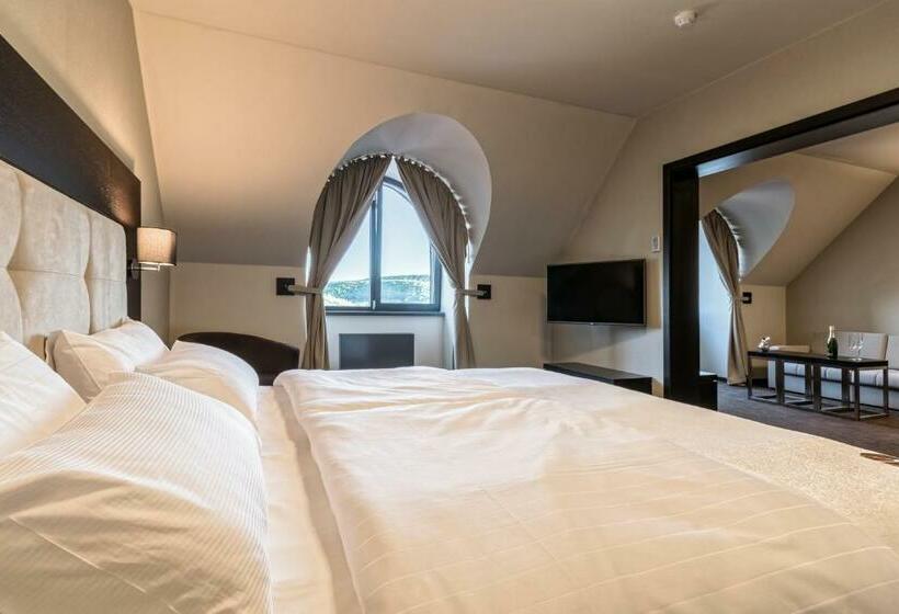 חדר סופריור, Victory