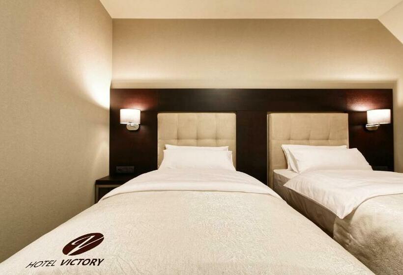 חדר סופריור, Victory