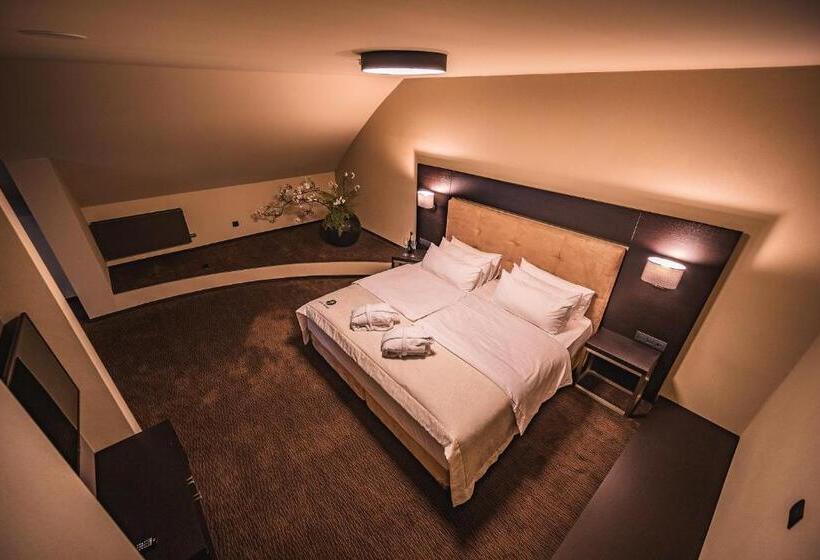 סוויטה, Victory