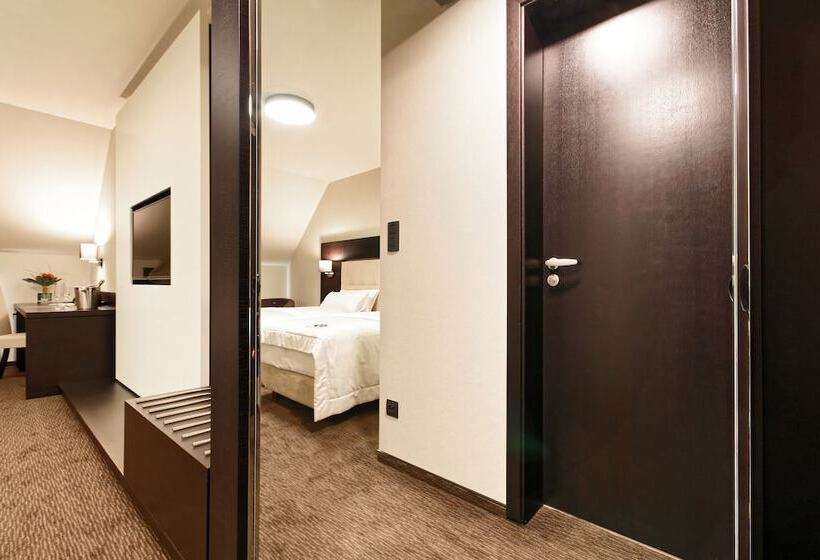 חדר סופריור, Victory