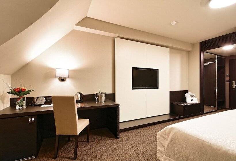 חדר סופריור, Victory