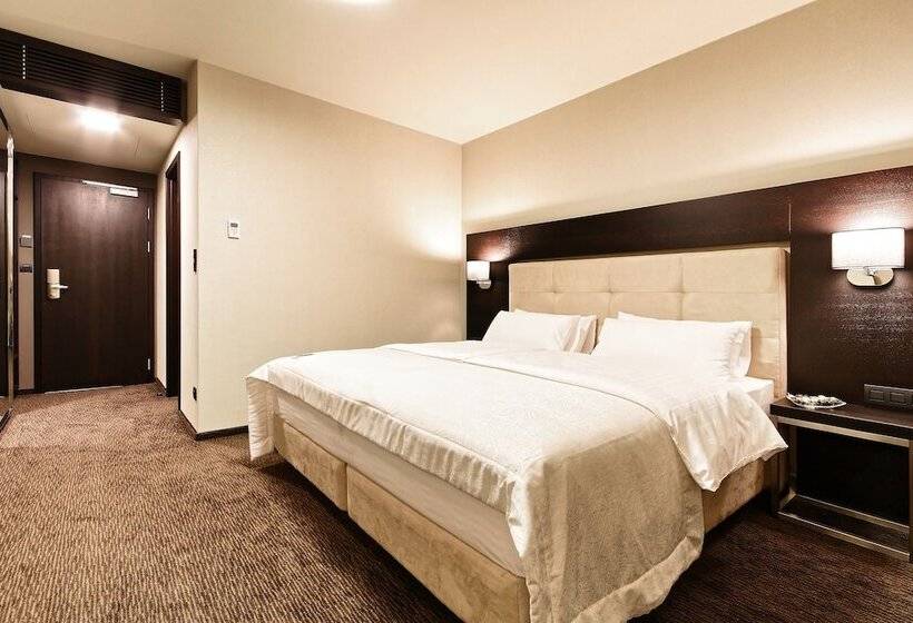 חדר סופריור, Victory