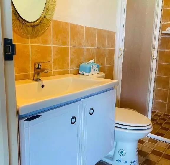 اتاق استاندارد چهارنفره با بالکن, Shengtuolini B&b