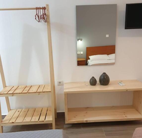 סטודיו סטנדרטי עם נוף לים ומרפסת, Apart Hotel Llazari