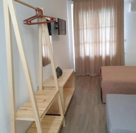 סטודיו סטנדרטי עם נוף לים ומרפסת, Apart Hotel Llazari