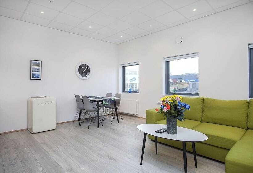 استودیو خانوادگی, Blue Mountain Apartments By Heimaleiga