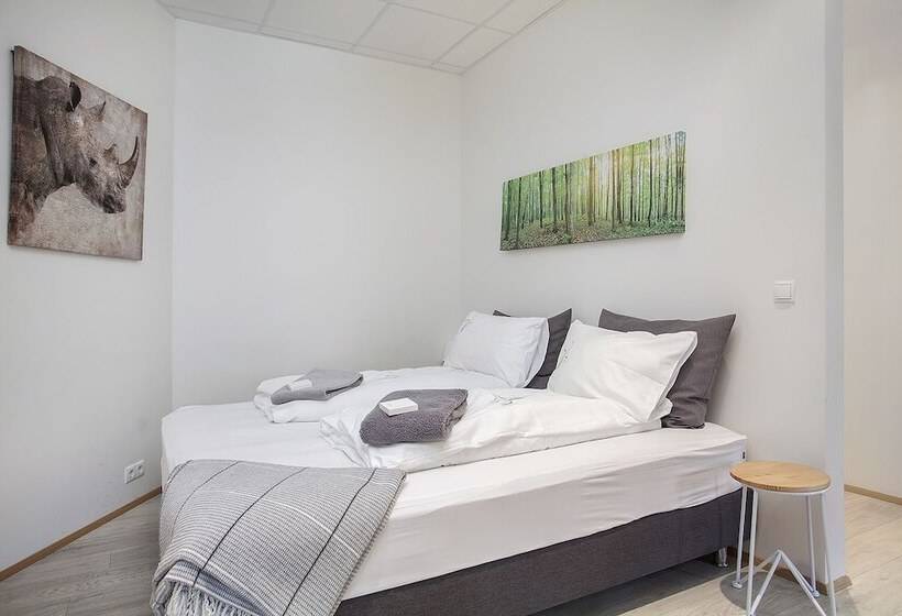 استودیو خانوادگی, Blue Mountain Apartments By Heimaleiga