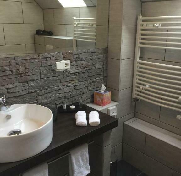 Номер Deluxe, Achilles