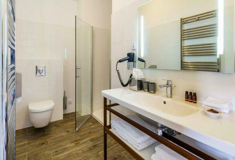 舒适型房间, Les Trois Lys