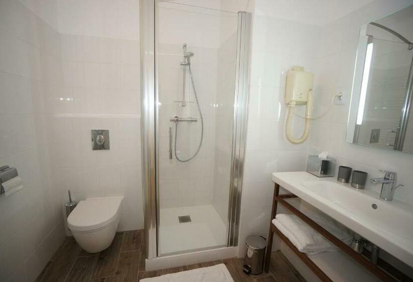 舒适型房间, Les Trois Lys