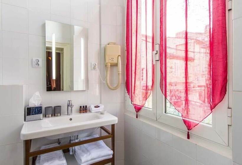 舒适型房间, Les Trois Lys