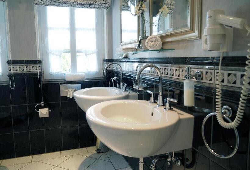 주니어 스위트, Schieferhof