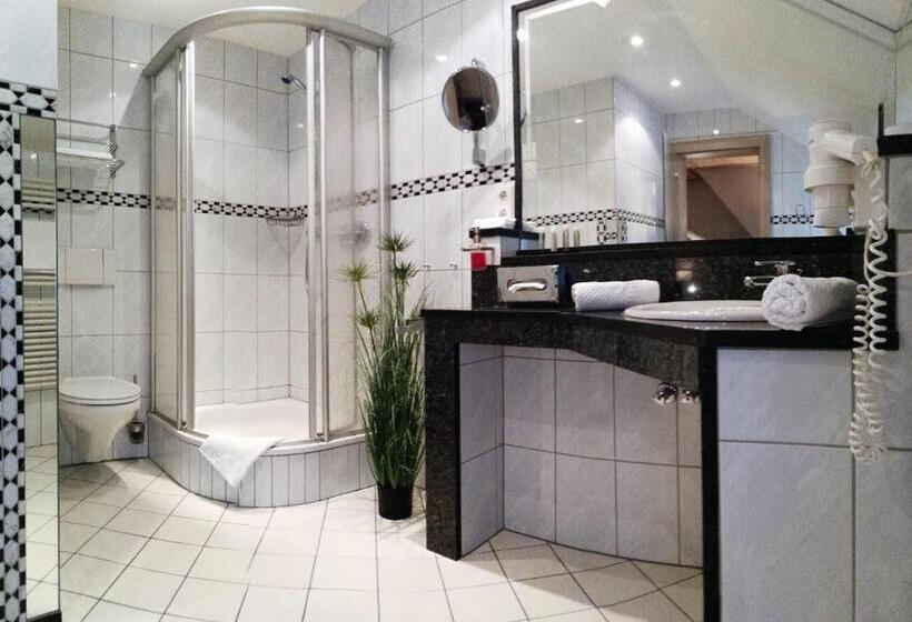 디럭스 룸, Schieferhof