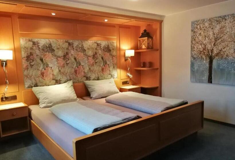 디럭스 룸, Schieferhof