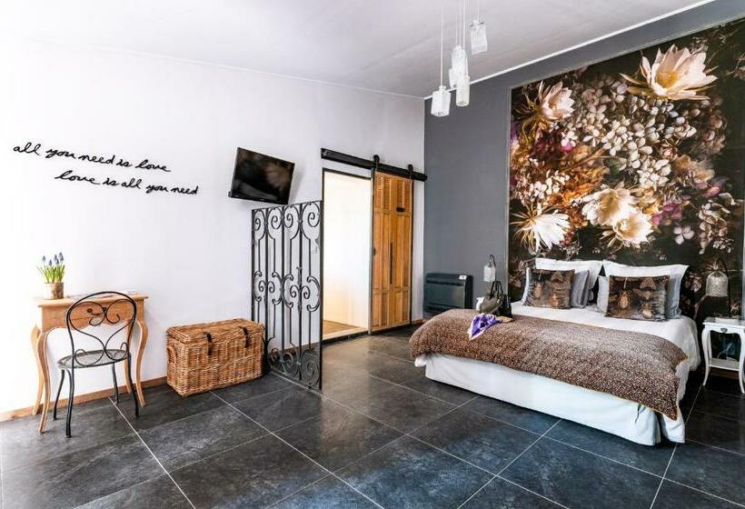 Люкс Вид на Сад, Sous Les Platanes B&b