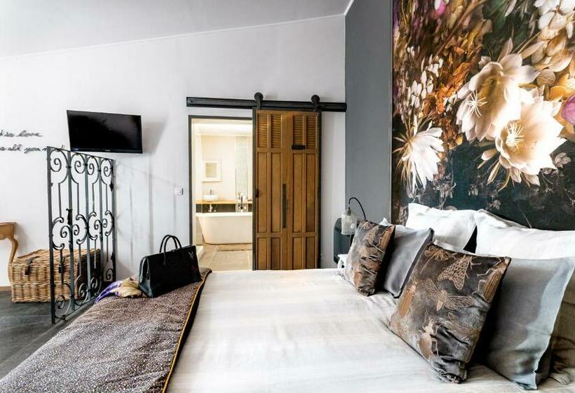 Люкс Вид на Сад, Sous Les Platanes B&b