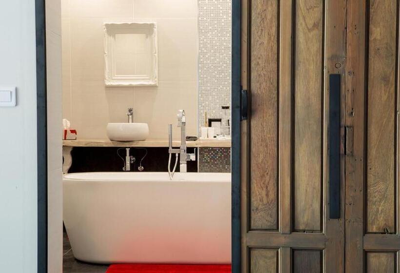 Люкс Вид на Сад, Sous Les Platanes B&b