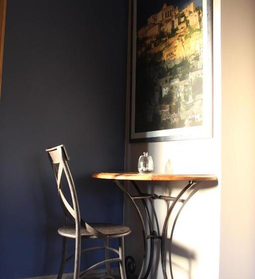 Полулюкс Вид на Бассейн, Sous Les Platanes B&b