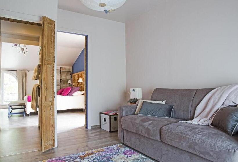 Полулюкс Вид на Бассейн, Sous Les Platanes B&b