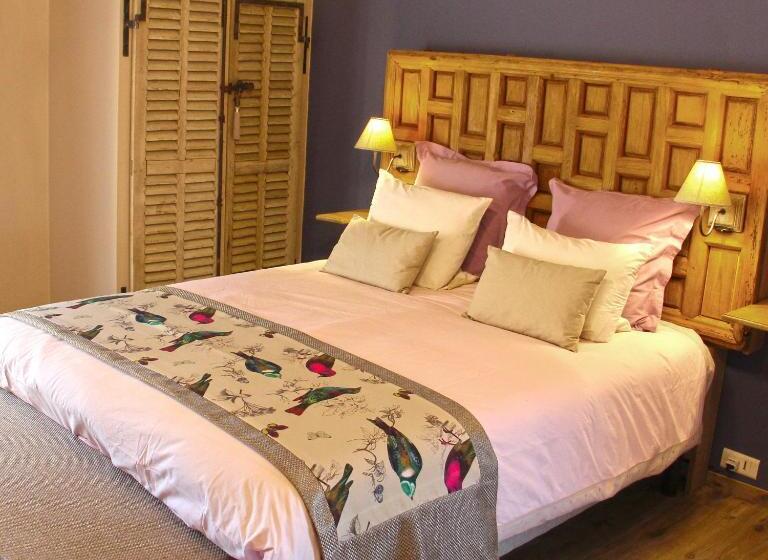 Полулюкс Вид на Бассейн, Sous Les Platanes B&b