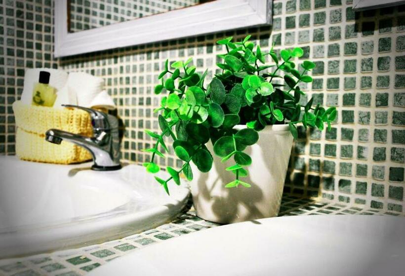 اتاق استاندارد با سرویس بهداشتی مشترک, Dulces Dreams Boutique