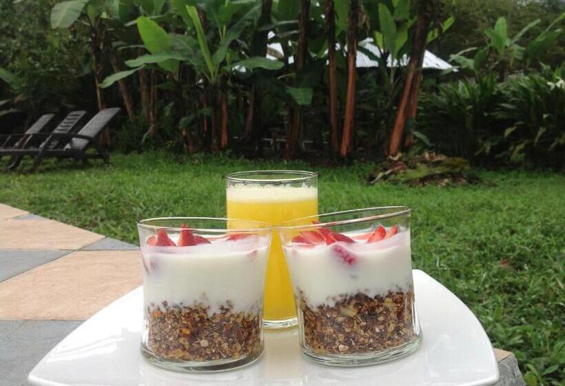 Standard Bungalow, Casa De Piedra