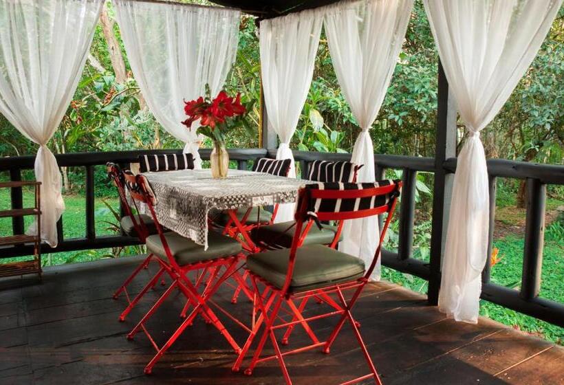 Chalet, Casa De Piedra