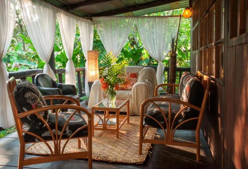 Chalet, Casa De Piedra