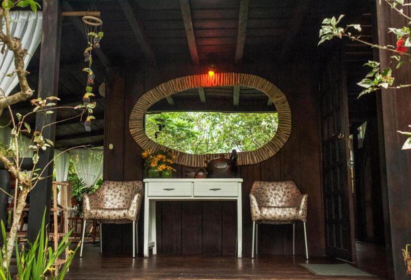 Chalet, Casa De Piedra