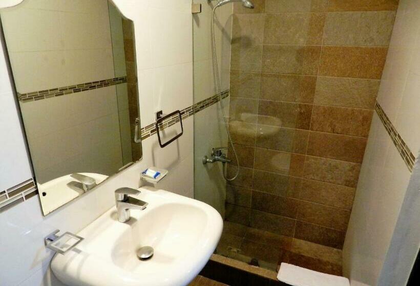 اتاق استاندارد, La Colonia