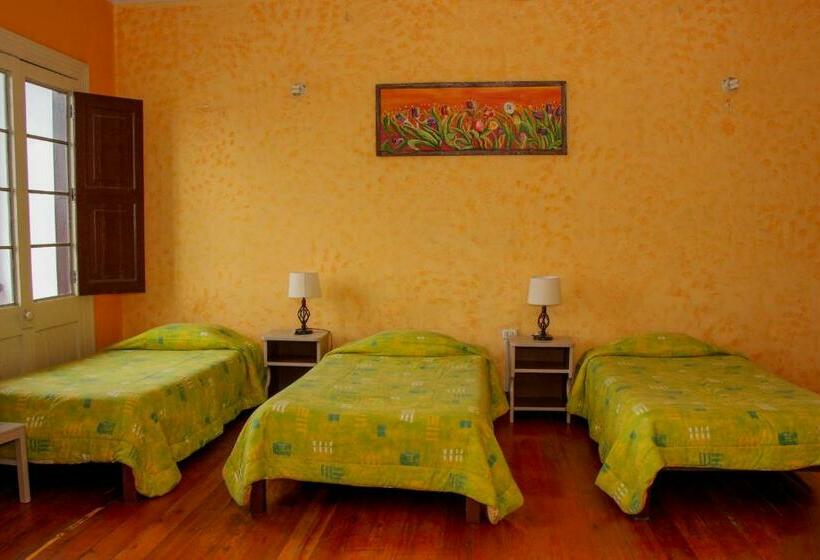 חדר סטנדרט לשלושה, Hostal Los Balcones De Moral Y Santa Catalina