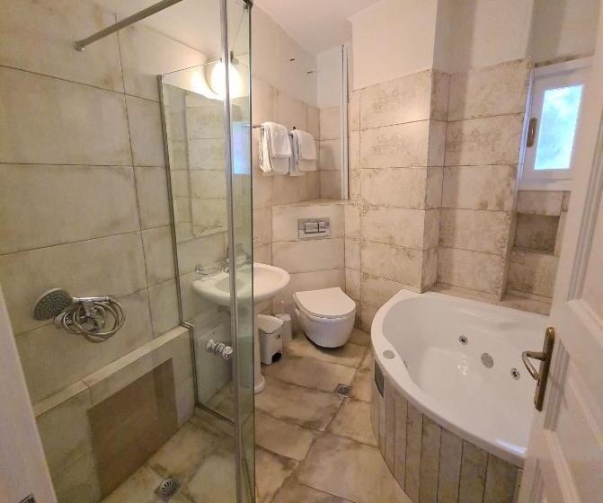 חדר סטנדרט עם ג'קוזי, Kastro