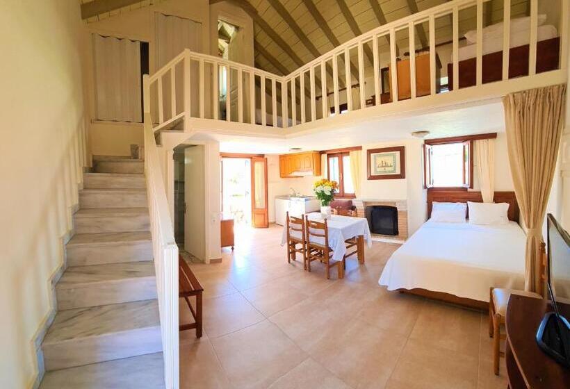 דירת חדר דלוקס, Kastro