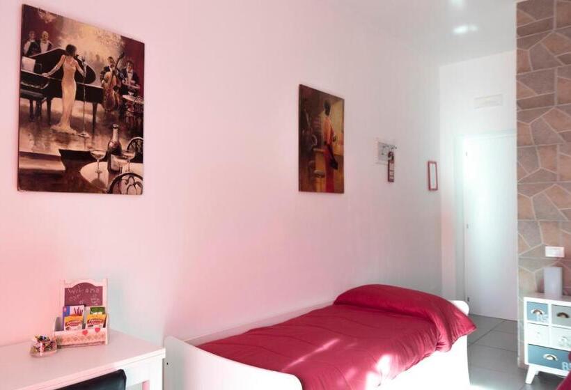اتاق استاندارد چهار تخته, Megaride Santa Lucia