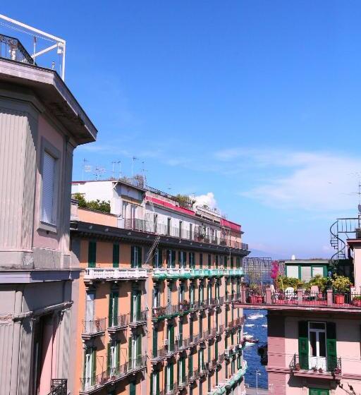 اتاق استاندارد چهار تخته, Megaride Santa Lucia