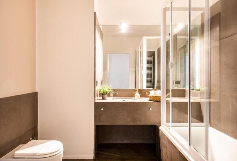 带阳台的豪华间, Moncada Suites & Apartments