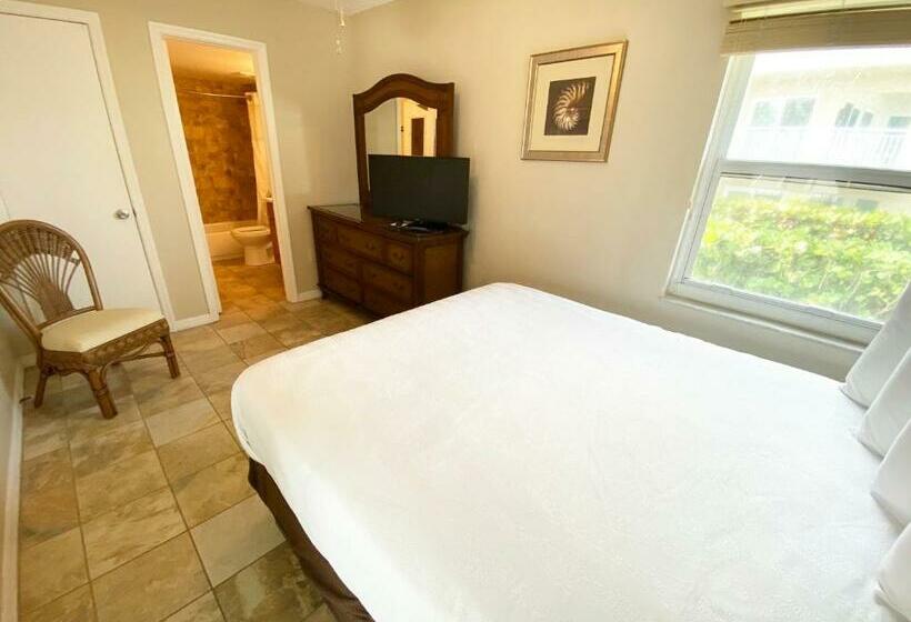 شقة غرفة واحدة, Nautical Watch