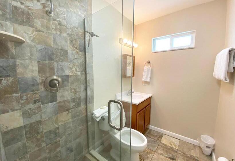 شقة غرفتين, Nautical Watch