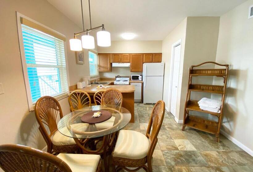 شقة غرفتين, Nautical Watch