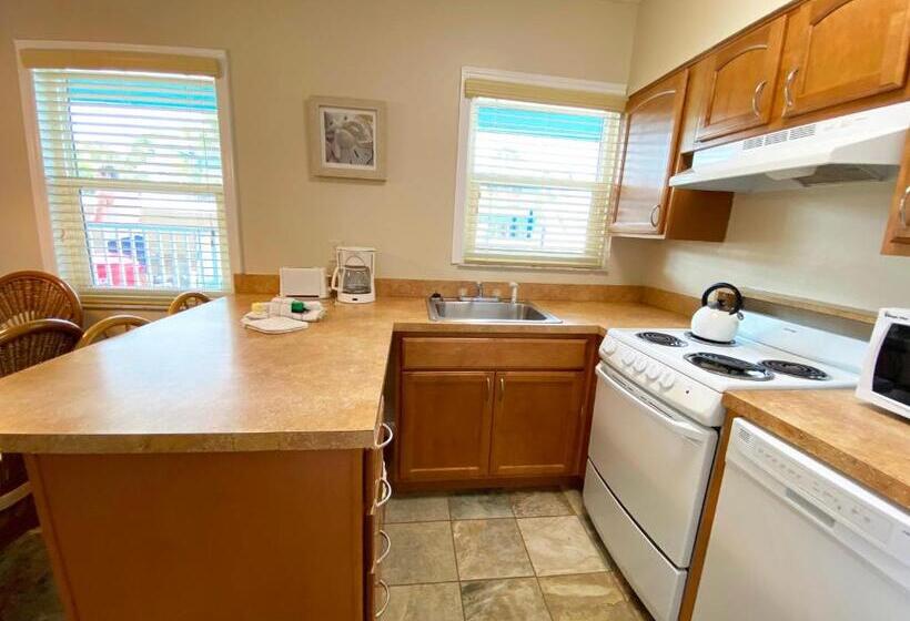 شقة غرفتين, Nautical Watch