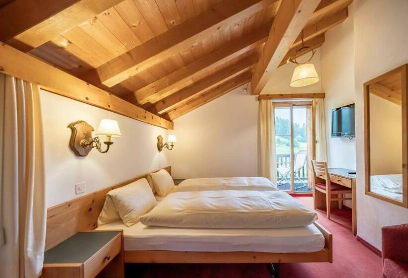 غرفة قياسية مزوَّدة بشُرفة, Chesa Pool