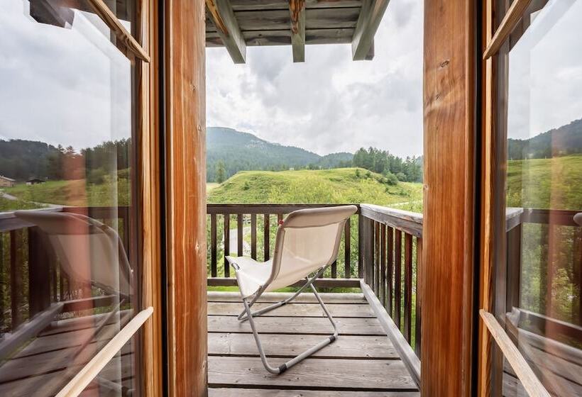 غرفة سوبيريور مطلة على الجبل, Chesa Pool