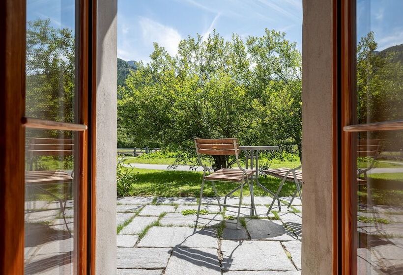 غرفة سوبيريور مطلة على الجبل, Chesa Pool